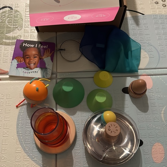 Lovevery The Explorer (9-10) Month Toy Set for Kids - Picture 2 of 3